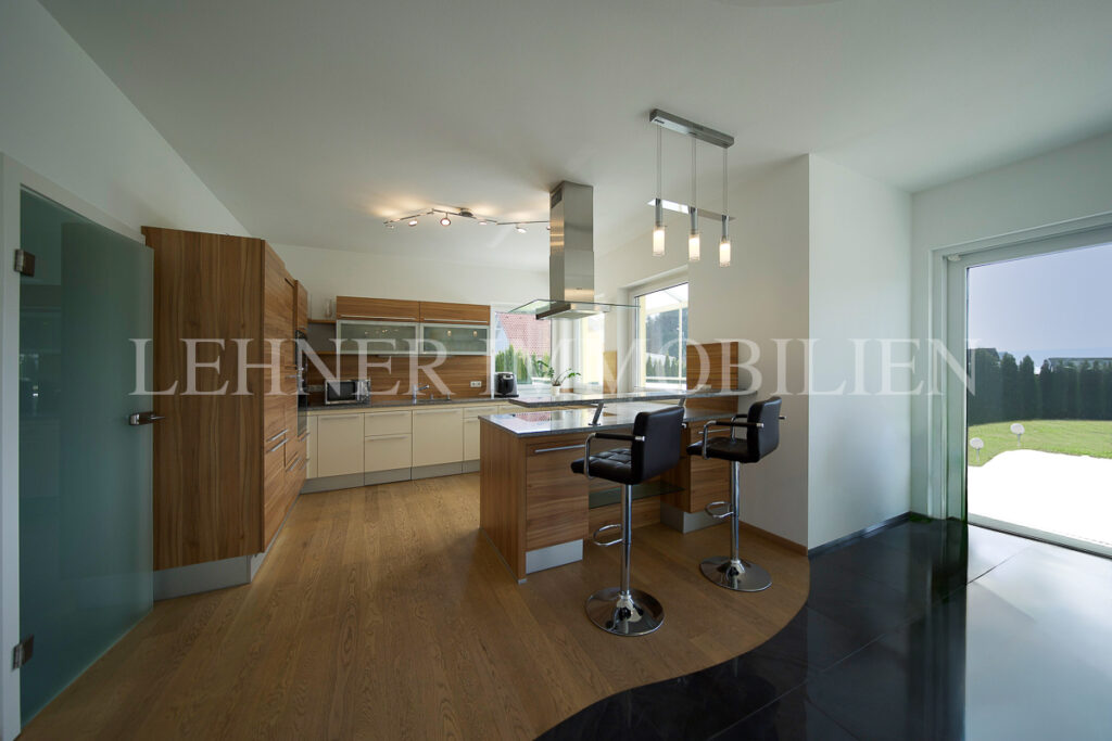 Lehner Immobilien grosszügiges Anwesen mit herrlichem Blick auf die Koralpen in Lieboch