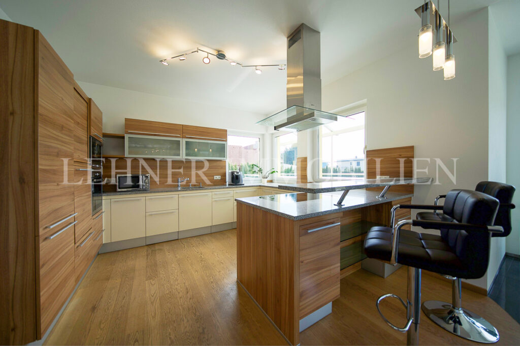 Lehner Immobilien grosszügiges Anwesen mit herrlichem Blick auf die Koralpen in Lieboch