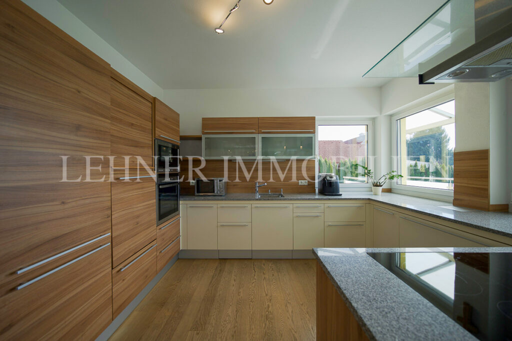 Lehner Immobilien grosszügiges Anwesen mit herrlichem Blick auf die Koralpen in Lieboch