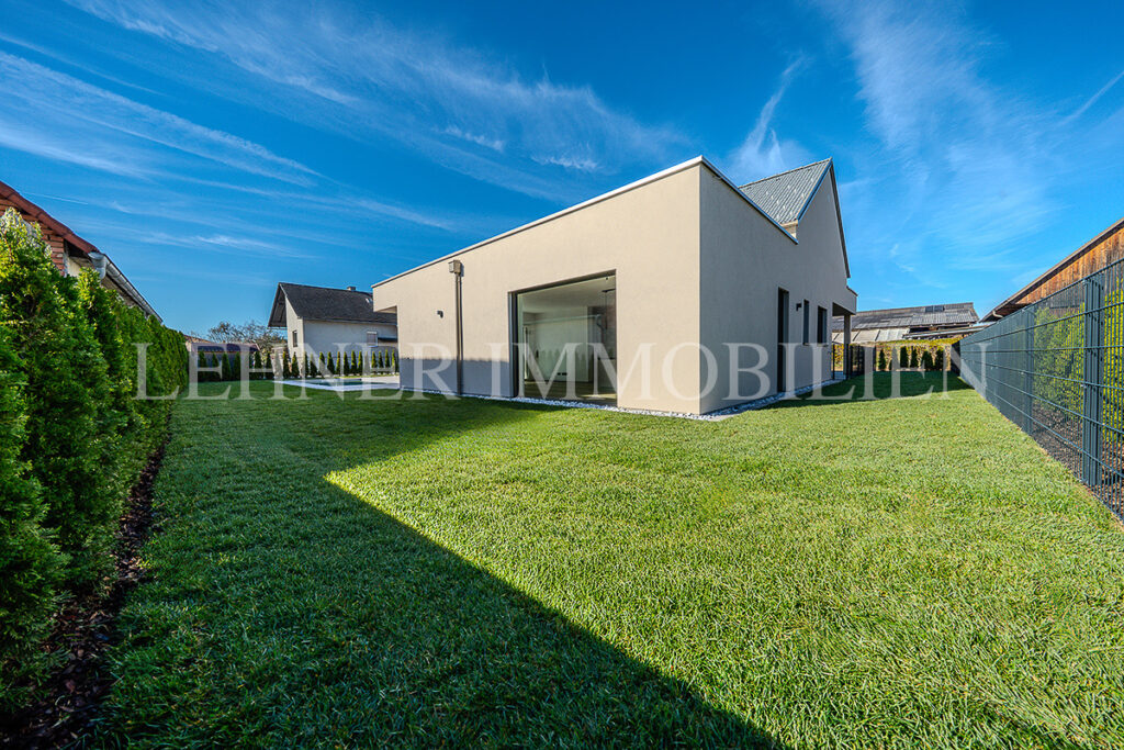 Lehner Immobilien Hochwertiger und exklusiver Bungalow mit Swimmingpool in Wundschuh