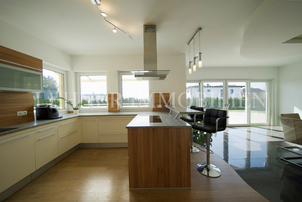 Lehner Immobilien grosszügiges Anwesen mit herrlichem Blick auf die Koralpen in Lieboch