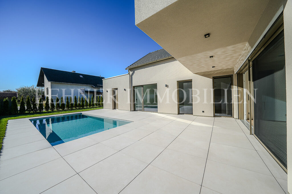 Lehner Immobilien Hochwertiger und exklusiver Bungalow mit Swimmingpool in Wundschuh