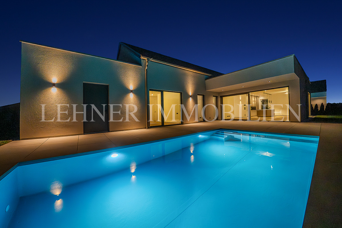 Lehner Immobilien Hochwertiger und exklusiver Bungalow mit Swimmingpool in Wundschuh