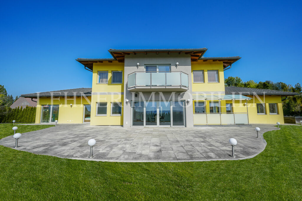Lehner Immobilien grosszügiges Anwesen mit herrlichem Blick auf die Koralpen in Lieboch