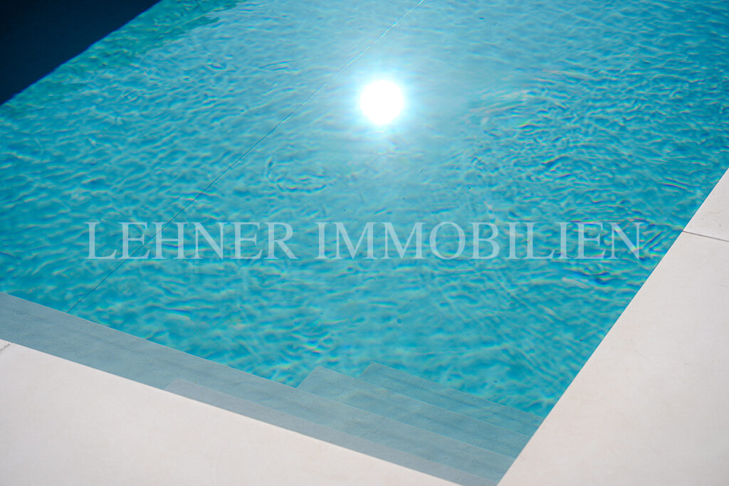 Lehner Immobilien Hochwertiger und exklusiver Bungalow mit Swimmingpool in Wundschuh