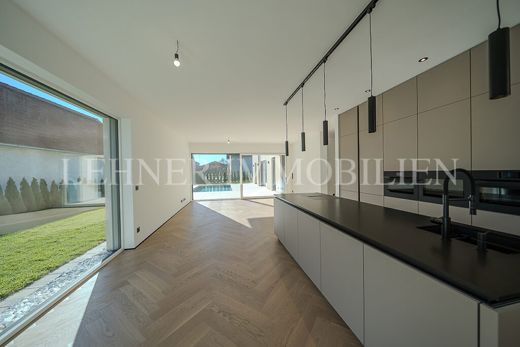 Lehner Immobilien Hochwertiger und exklusiver Bungalow mit Swimmingpool in Wundschuh