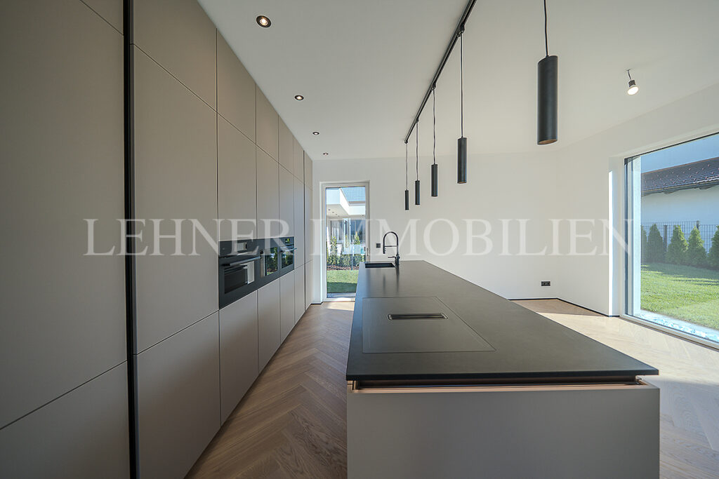 Lehner Immobilien Hochwertiger und exklusiver Bungalow mit Swimmingpool in Wundschuh