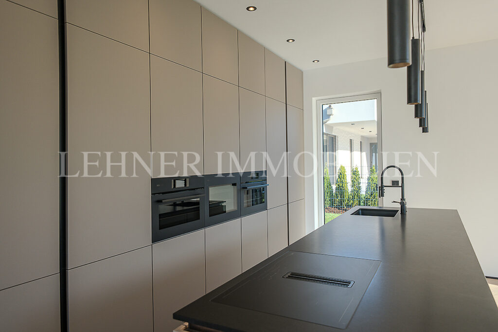 Lehner Immobilien Hochwertiger und exklusiver Bungalow mit Swimmingpool in Wundschuh