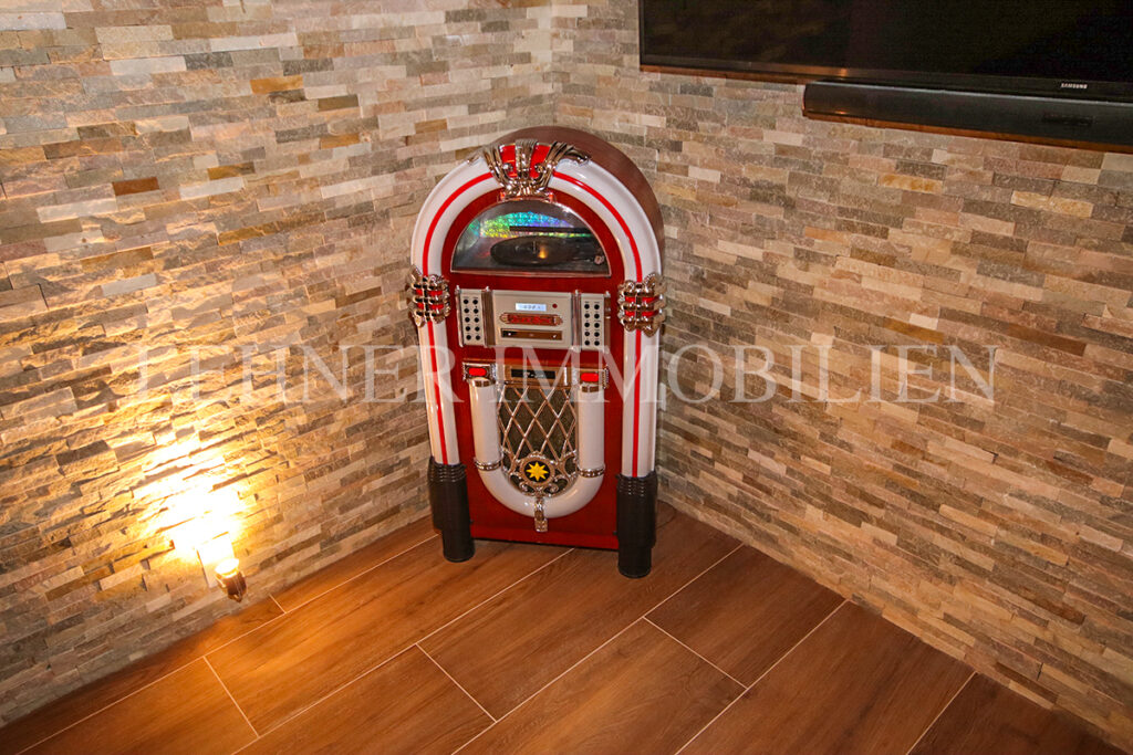 Lehner Immobilien grosszügiges Anwesen mit herrlichem Blick auf die Koralpen in Lieboch