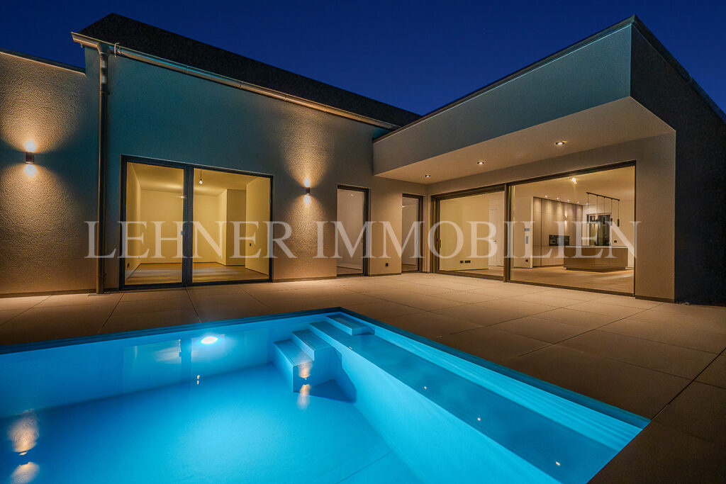 Lehner Immobilien Hochwertiger und exklusiver Bungalow mit Swimmingpool in Wundschuh