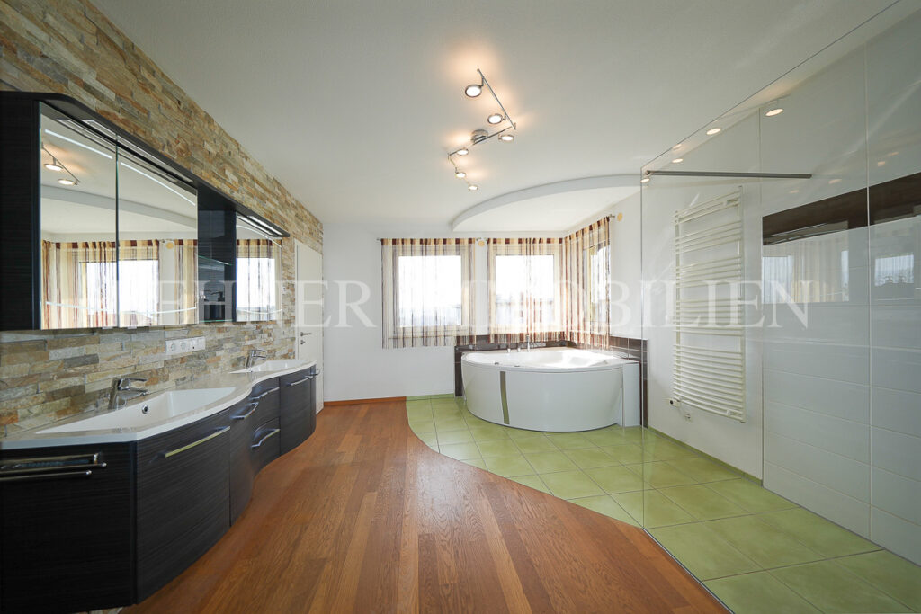 Lehner Immobilien grosszügiges Anwesen mit herrlichem Blick auf die Koralpen in Lieboch