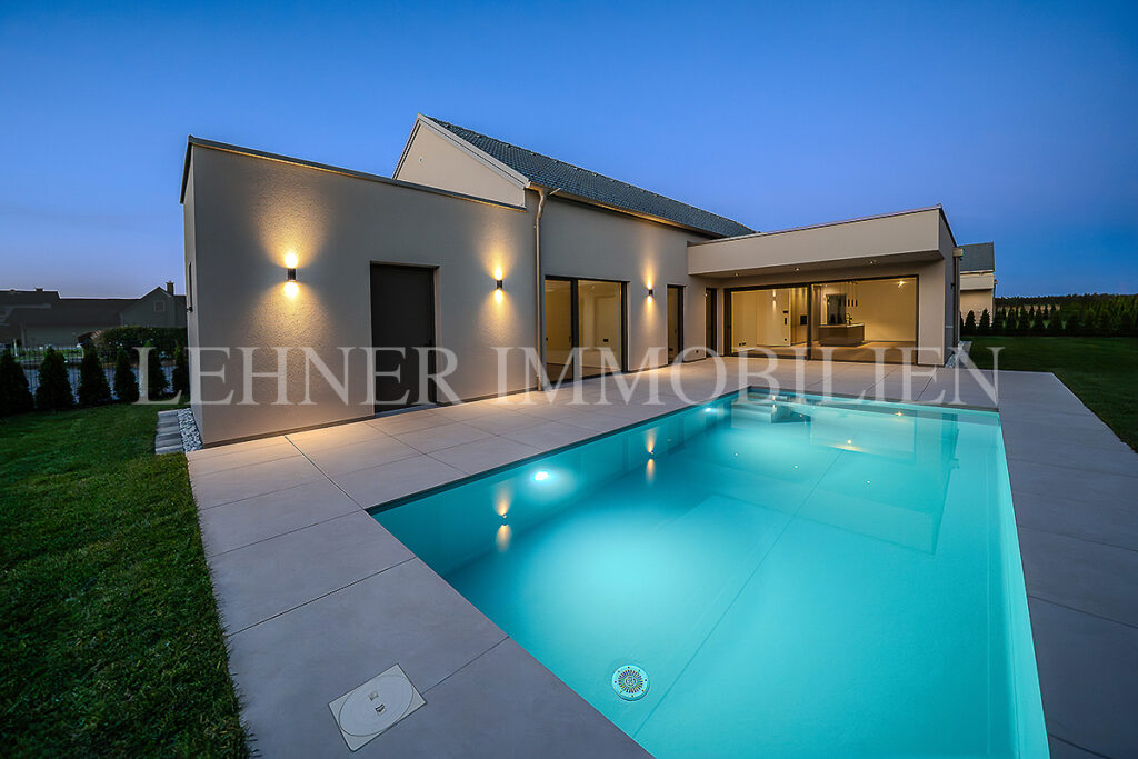 Lehner Immobilien Hochwertiger und exklusiver Bungalow mit Swimmingpool in Wundschuh