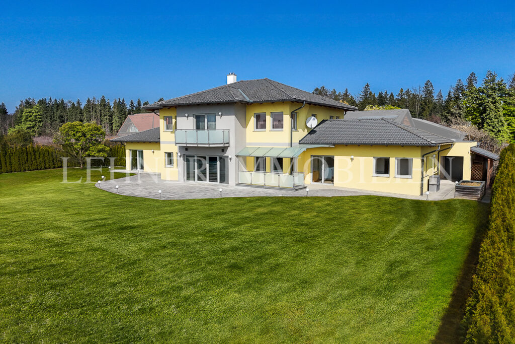 Lehner Immobilien grosszügiges Anwesen mit herrlichem Blick auf die Koralpen in Lieboch