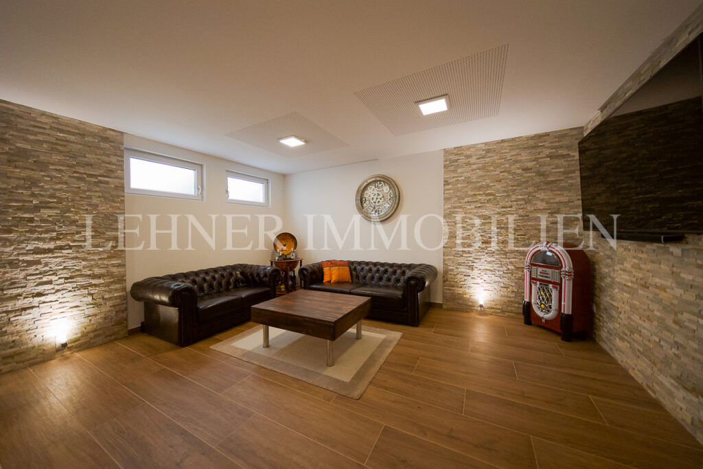 Lehner Immobilien grosszügiges Anwesen mit herrlichem Blick auf die Koralpen in Lieboch