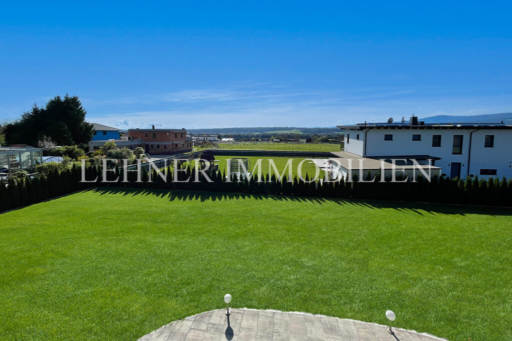 Lehner Immobilien grosszügiges Anwesen mit herrlichem Blick auf die Koralpen in Lieboch