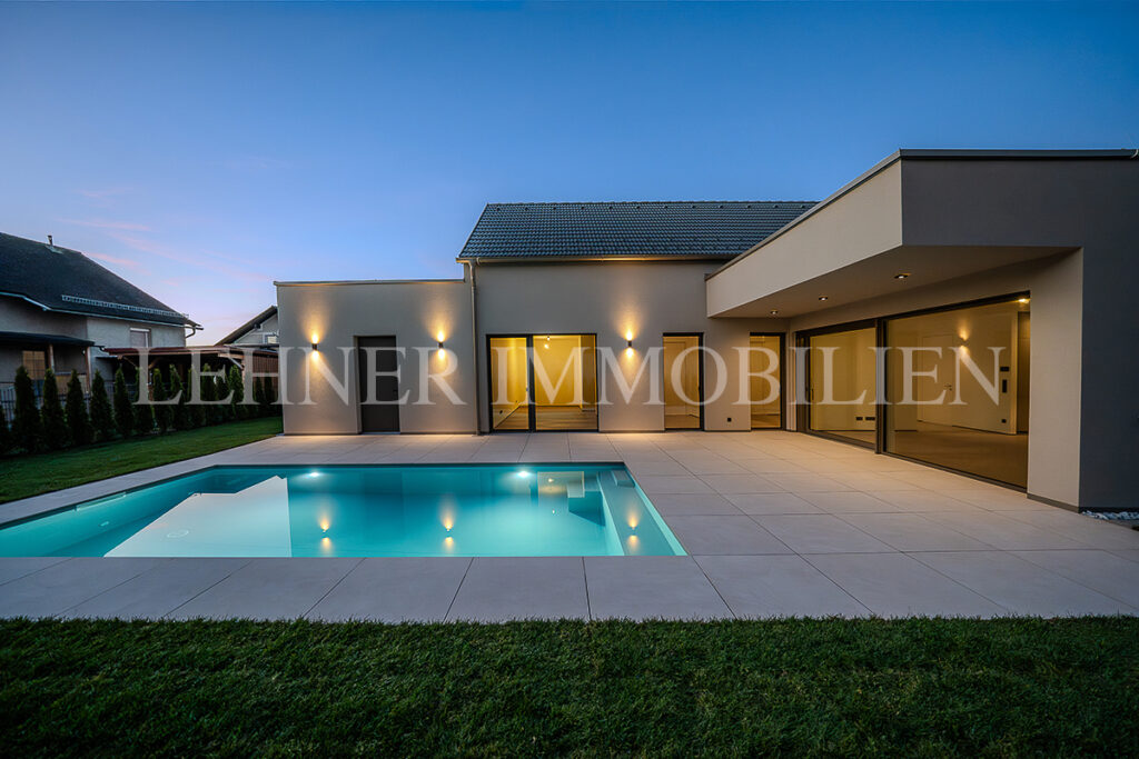 Lehner Immobilien Hochwertiger und exklusiver Bungalow mit Swimmingpool in Wundschuh