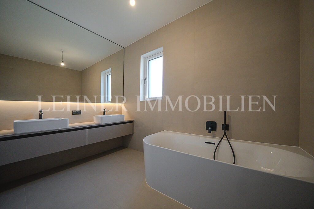 Lehner Immobilien Hochwertiger und exklusiver Bungalow mit Swimmingpool in Wundschuh