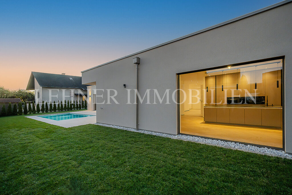 Lehner Immobilien Hochwertiger und exklusiver Bungalow mit Swimmingpool in Wundschuh