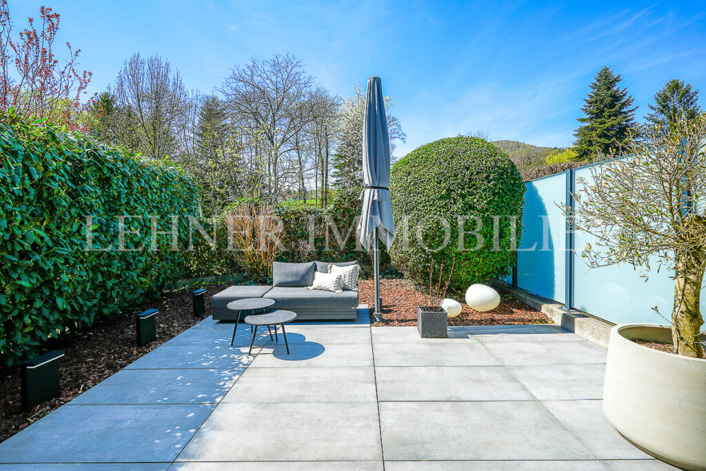 Stilvolle, loftartige Reihenhauswohnung mit Garten in Graz, Nähe Schloss St. Martin