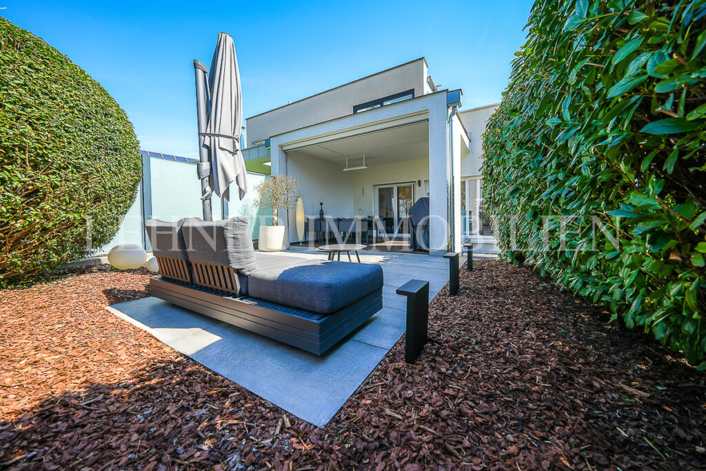 Stilvolle, loftartige Reihenhauswohnung mit Garten in Graz, Nähe Schloss St. Martin