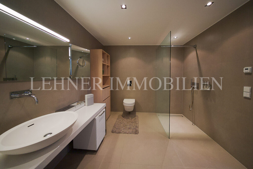 Stilvolle, loftartige Reihenhauswohnung mit Garten in Graz, Nähe Schloss St. Martin