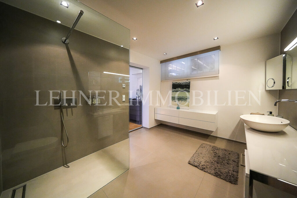 Stilvolle, loftartige Reihenhauswohnung mit Garten in Graz, Nähe Schloss St. Martin