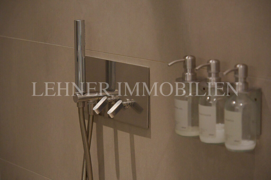 Stilvolle, loftartige Reihenhauswohnung mit Garten in Graz, Nähe Schloss St. Martin