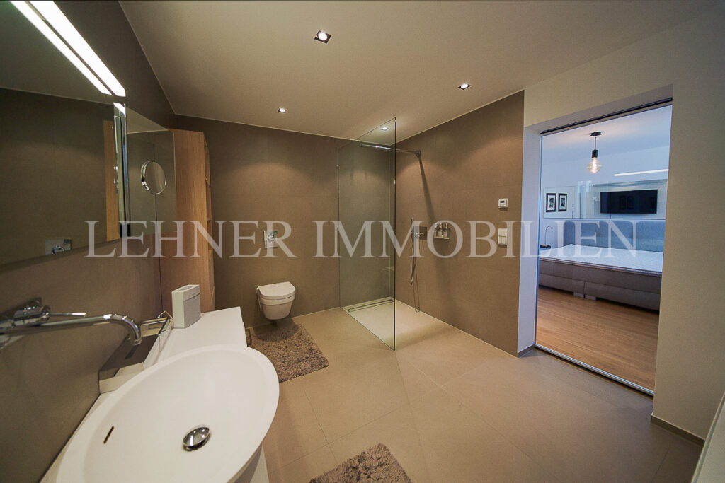 Stilvolle, loftartige Reihenhauswohnung mit Garten in Graz, Nähe Schloss St. Martin