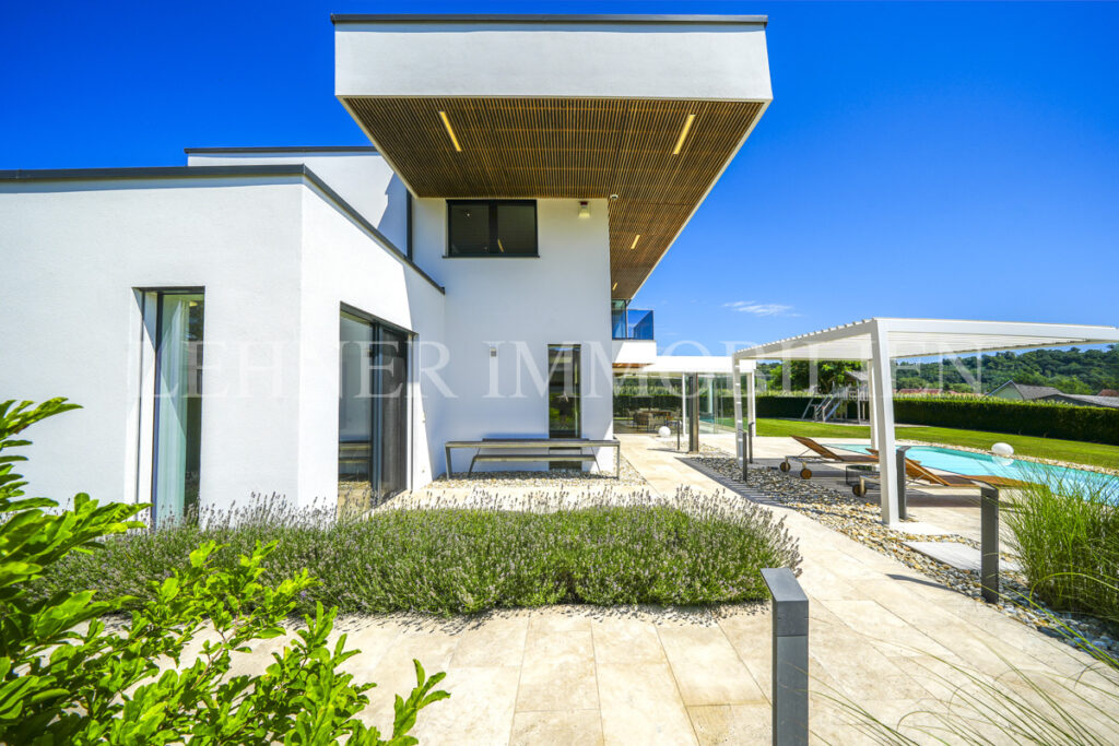 Lehner Immobilien luxuriöse exklusive Villa mit Pool in Werndorf