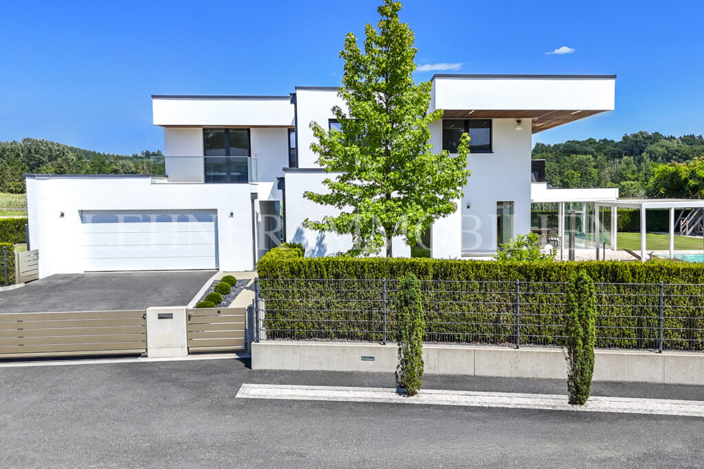 Lehner Immobilien luxuriöse exklusive Villa mit Pool in Werndorf