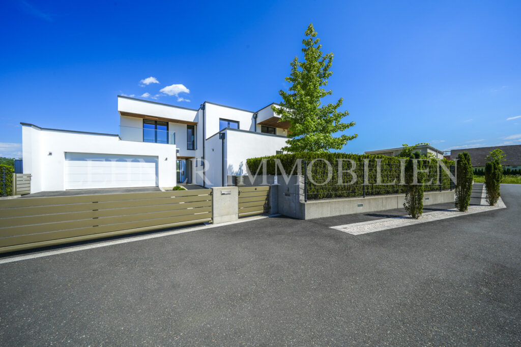 Lehner Immobilien luxuriöse exklusive Villa mit Pool in Werndorf