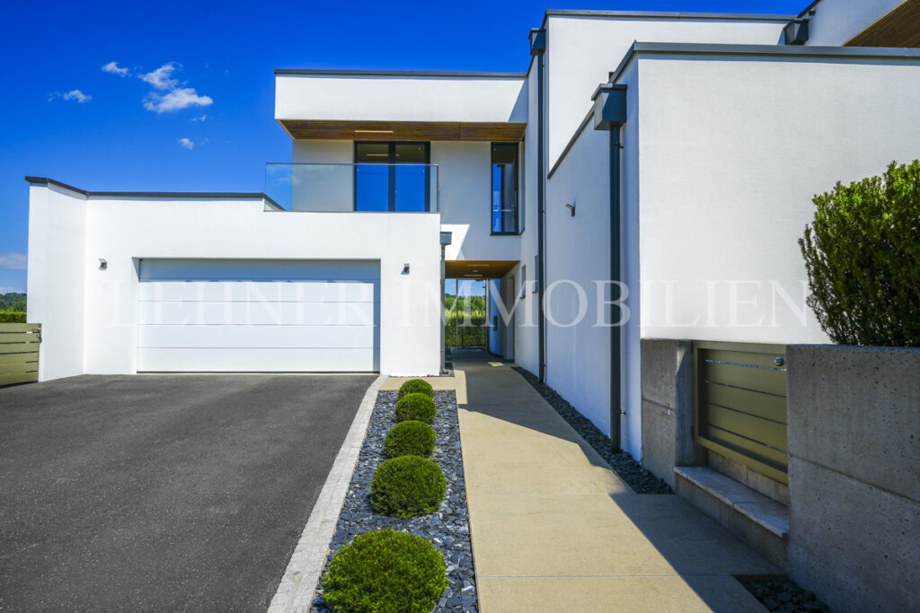 Lehner Immobilien luxuriöse exklusive Villa mit Pool in Werndorf