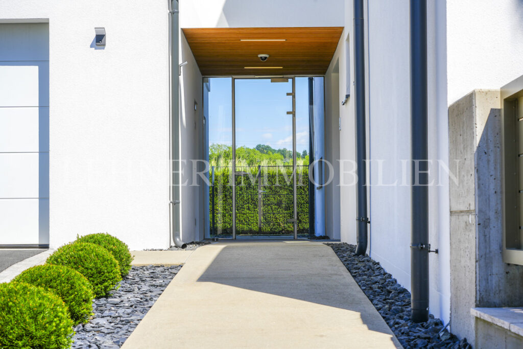 Lehner Immobilien luxuriöse exklusive Villa mit Pool in Werndorf