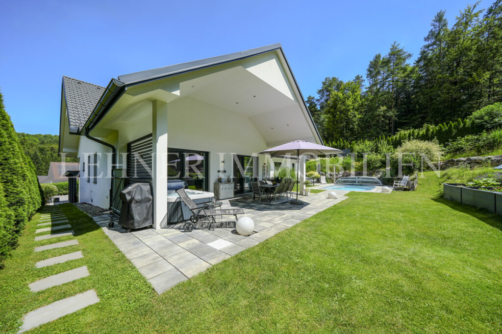 Lehner Immobilien Schöner Bungalow in ruhiger Waldrandlage in Tobelbad