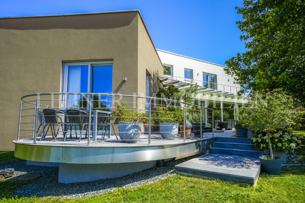 Lehner Immobilien exklusive Architektur Villa mit traumhafter Aussicht in Lieboch