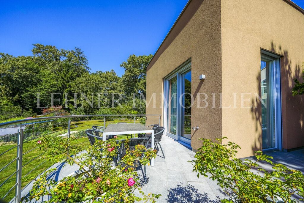 Lehner Immobilien exklusive Architektur Villa mit traumhafter Aussicht in Lieboch