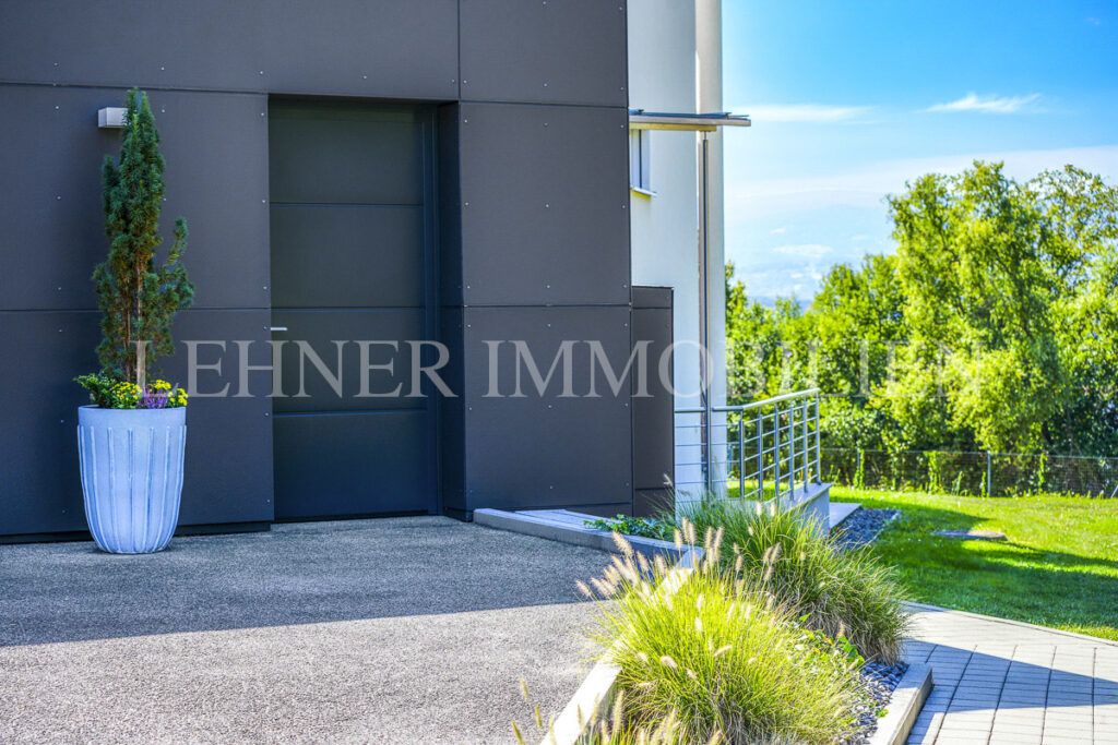 Lehner Immobilien exklusive Architektur Villa mit traumhafter Aussicht in Lieboch