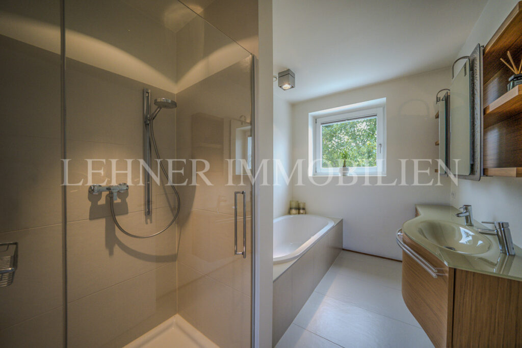 Lehner Immobilien exklusive Architektur Villa mit traumhafter Aussicht in Lieboch