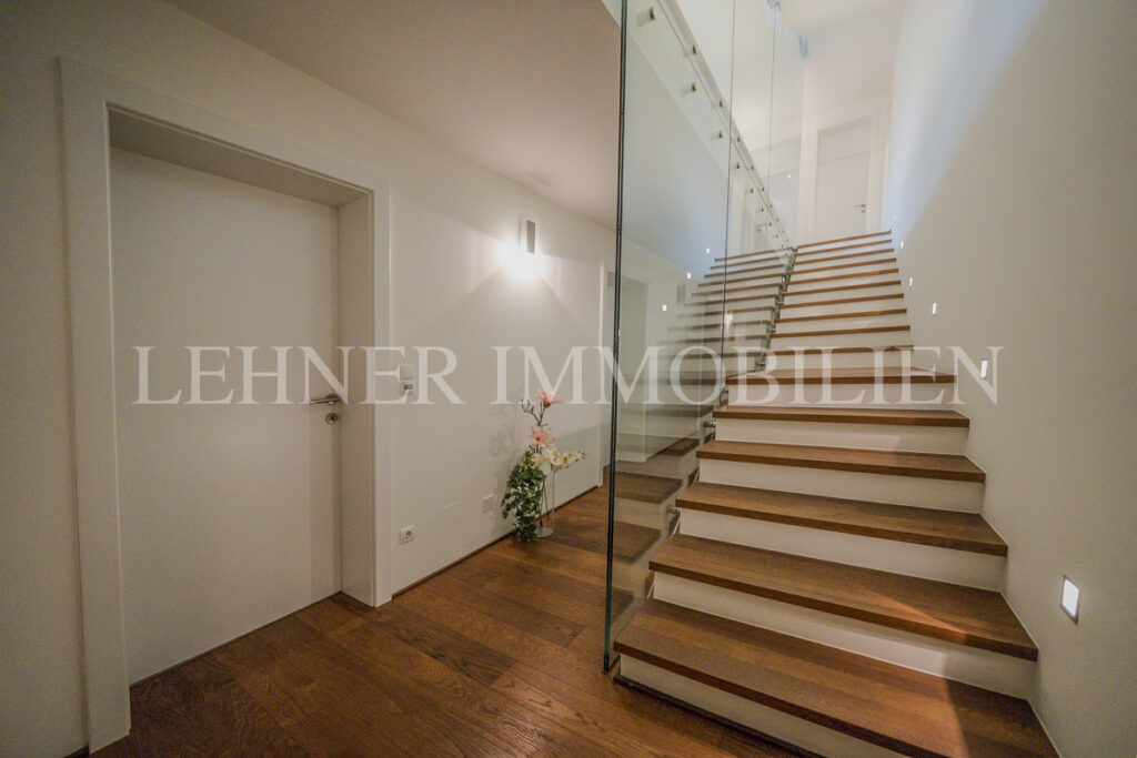 Lehner Immobilien exklusive Architektur Villa mit traumhafter Aussicht in Lieboch
