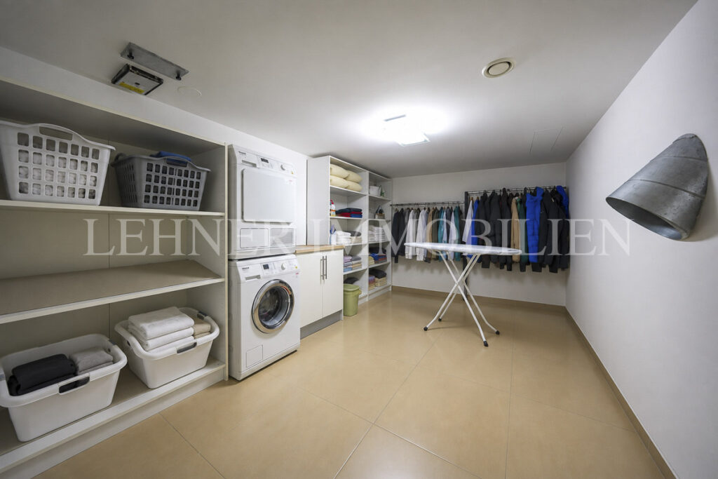 Lehner Immobilien exklusive Architektur Villa mit traumhafter Aussicht in Lieboch